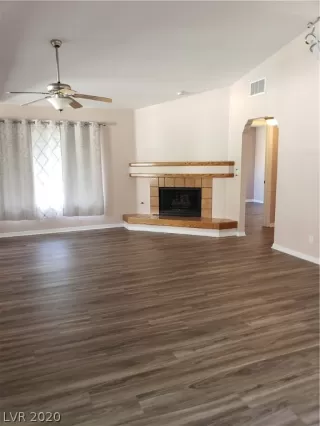 Photo #4: 2202710 Listing