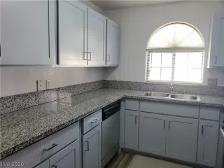 Photo #5: 2202710 Listing