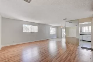 Photo #3: 2202912 Listing 