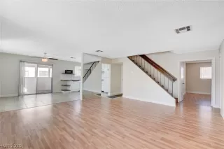 Photo #4: 2202912 Listing 