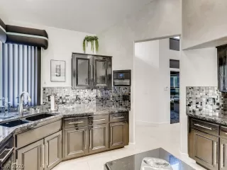 Photo #6: 2202931 Listing 