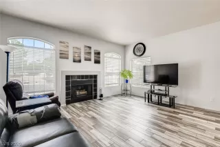 Photo #2: 2202977 Listing