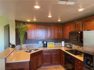 Photo #3: 2202983 Listing