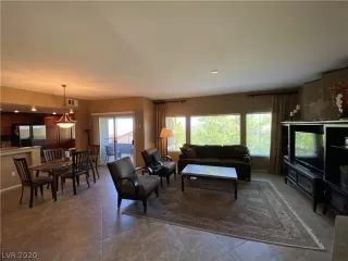 Photo #4: 2202983 Listing