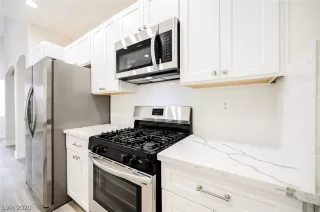 Photo #5: 2203177 Listing 