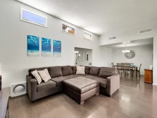Photo #5: 2203213 Listing