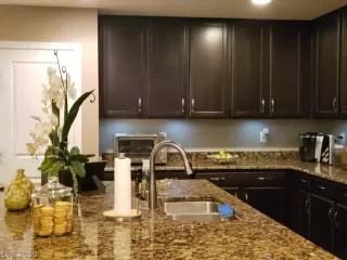 Photo #5: 2203323 Listing