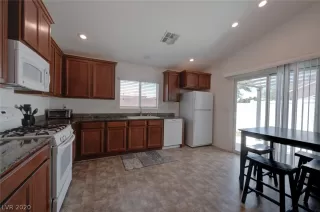 Photo #2: 2203325 Listing