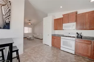 Photo #3: 2203325 Listing