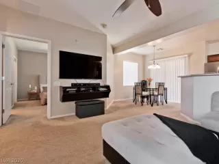 Photo #5: 2203395 Listing