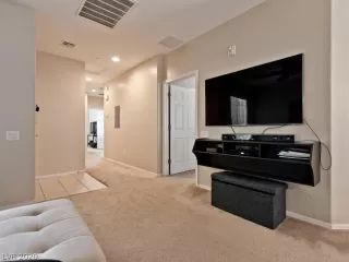 Photo #6: 2203395 Listing