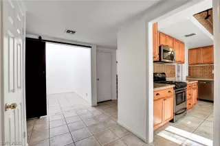 Photo #5: 2203409 Listing 