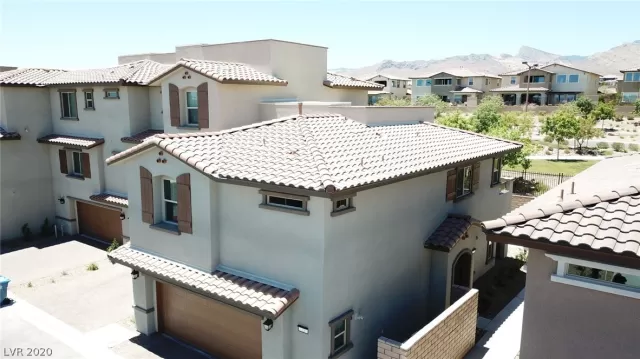 MLS: 2203452 Condo For Sale