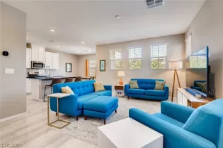 Photo #3: 2203452 Listing