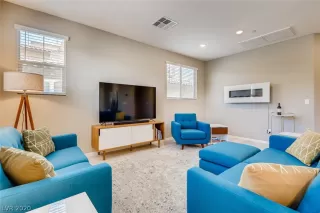 Photo #4: 2203452 Listing