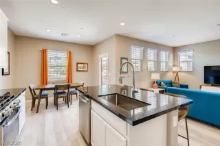 Photo #6: 2203452 Listing