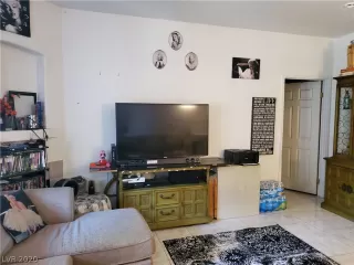 Photo #2: 2203585 Listing