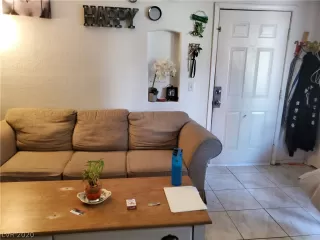 Photo #3: 2203585 Listing