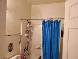 Photo #5: 2203585 Listing