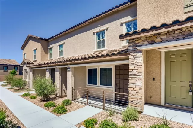 MLS: 2203665 Condo For Sale