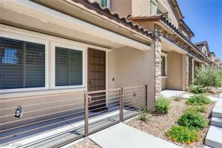 Photo #2: 2203665 Listing