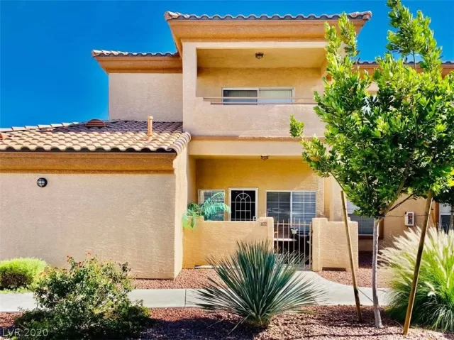 MLS: 2203670 Condo For Sale
