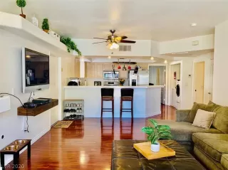 Photo #1: 2203670 Listing