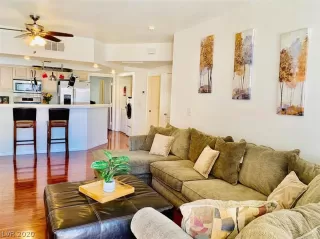 Photo #4: 2203670 Listing