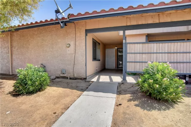 MLS: 2203692 Condo For Sale