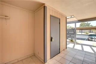 Photo #3: 2203692 Listing 