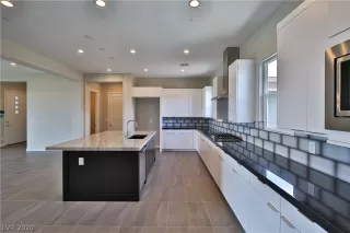 Photo #2: 2203739 Listing