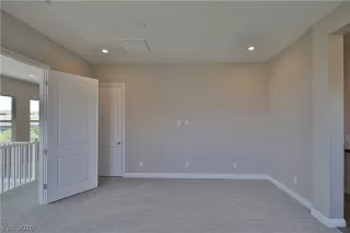 Photo #6: 2203739 Listing