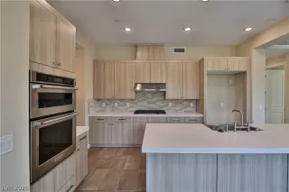 Photo #2: 2203755 Listing