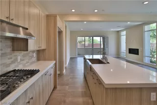 Photo #3: 2203755 Listing