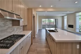 Photo #4: 2203755 Listing