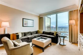 Photo #3: 2203760 Listing