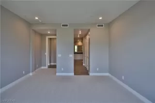 Photo #3: 2203769 Listing