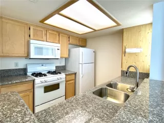 Photo #2: 2203777 Listing