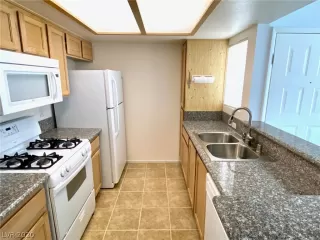 Photo #3: 2203777 Listing