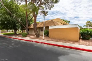 Photo #3: 2203839 Listing