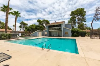 Photo #4: 2203839 Listing