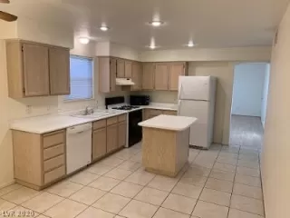 Photo #2: 2203843 Listing