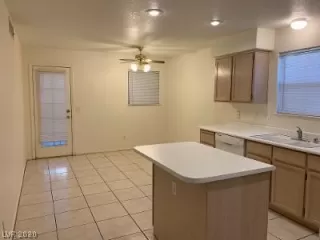 Photo #3: 2203843 Listing