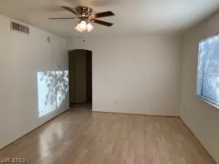 Photo #4: 2203843 Listing