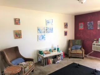 Photo #5: 2203852 Listing