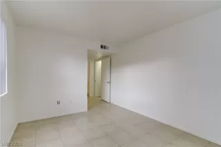 Photo #4: 2203938 Listing 