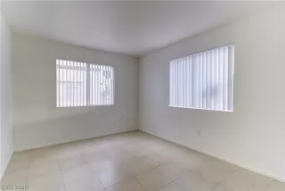 Photo #5: 2203938 Listing 