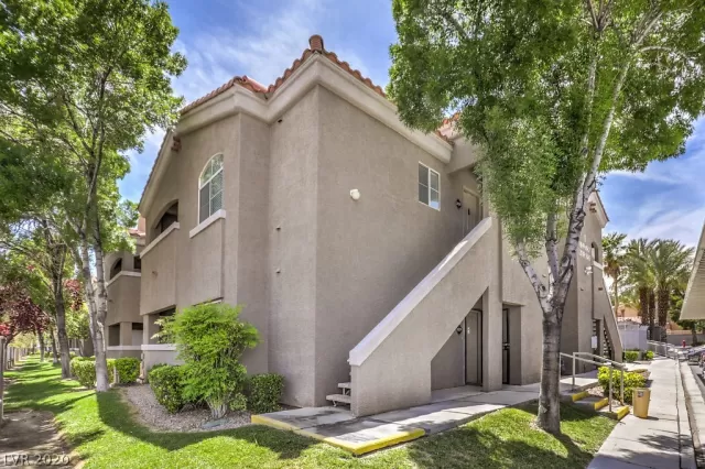 MLS: 2203951 Condo For Sale