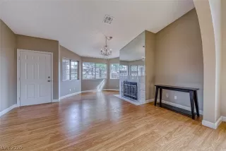 Photo #4: 2203959 Listing