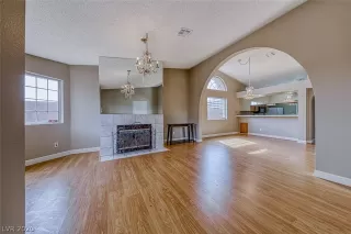 Photo #5: 2203959 Listing